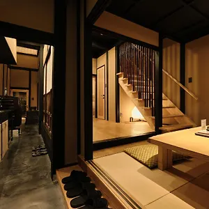 Tsumugi Hachijominamotocho アパート